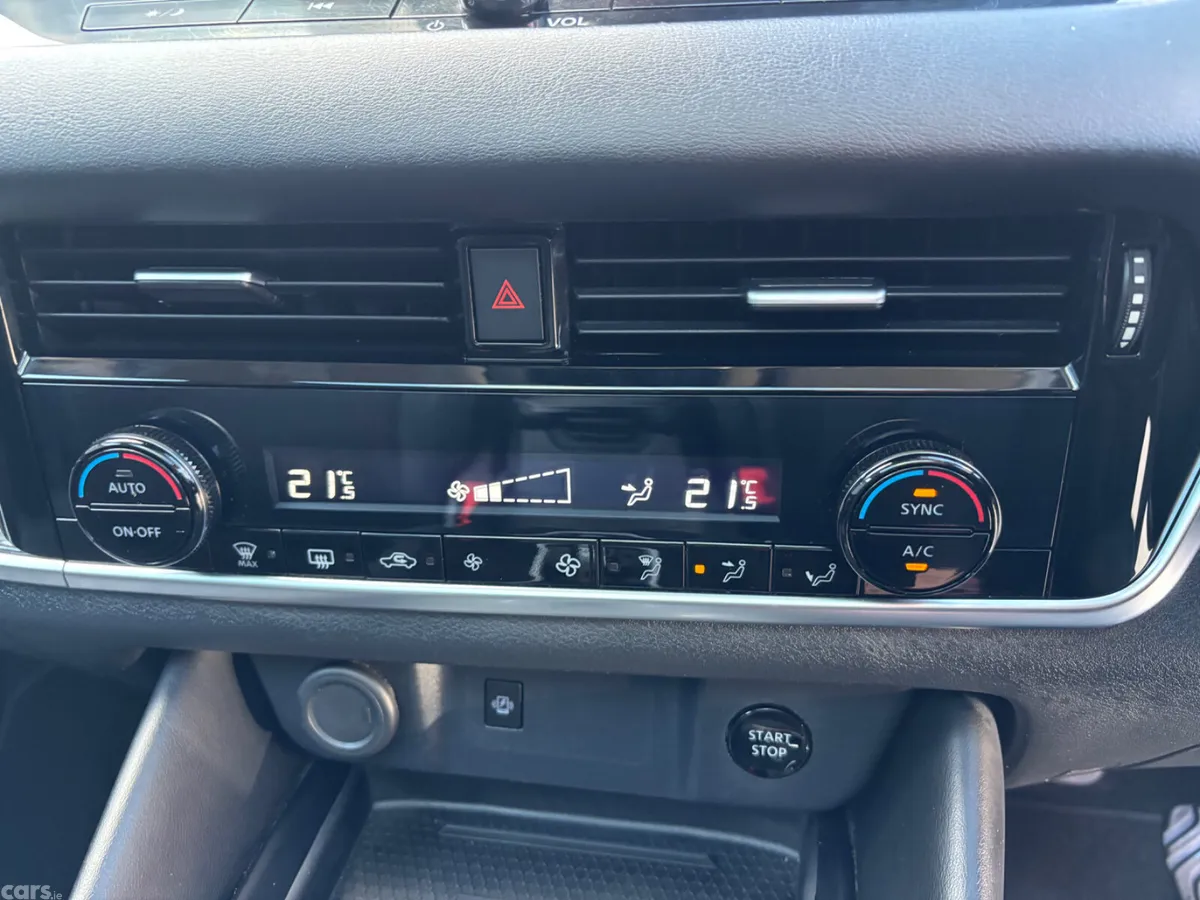 Nissan Qashqai MPV, Petrol, 2024, Grey