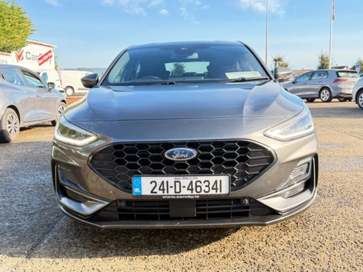 Ford Focus Hatchback, Petrol, 2024, Grey