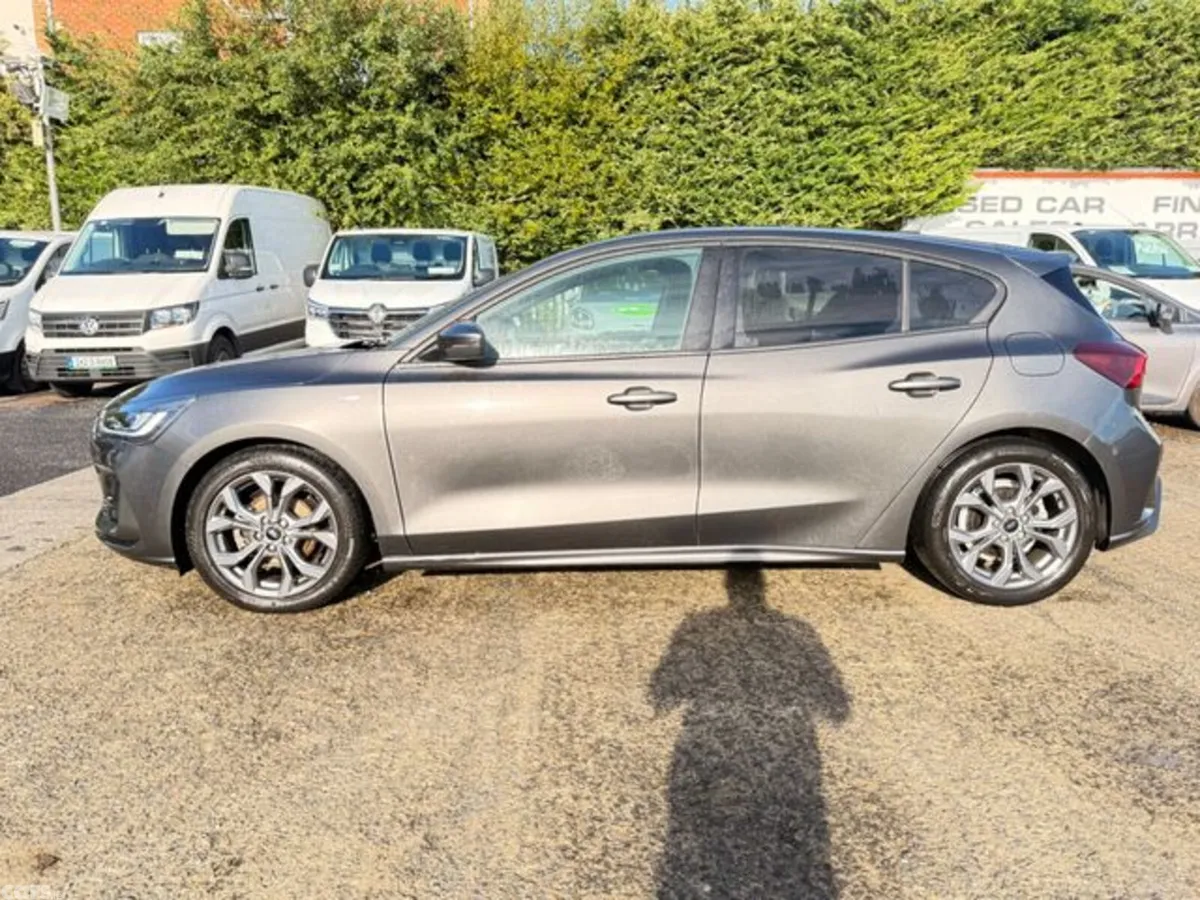 Ford Focus Hatchback, Petrol, 2024, Grey