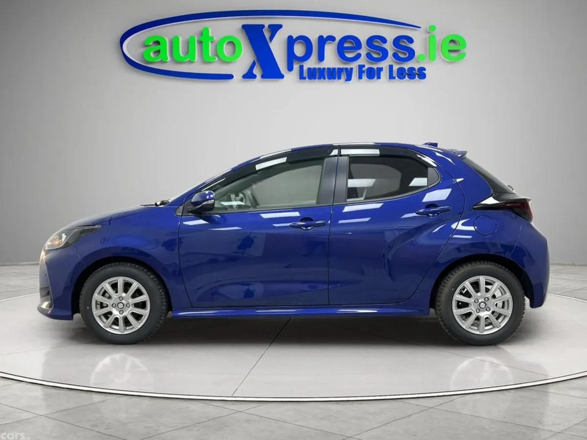Toyota Yaris Hatchback, Petrol, 2023, Blue