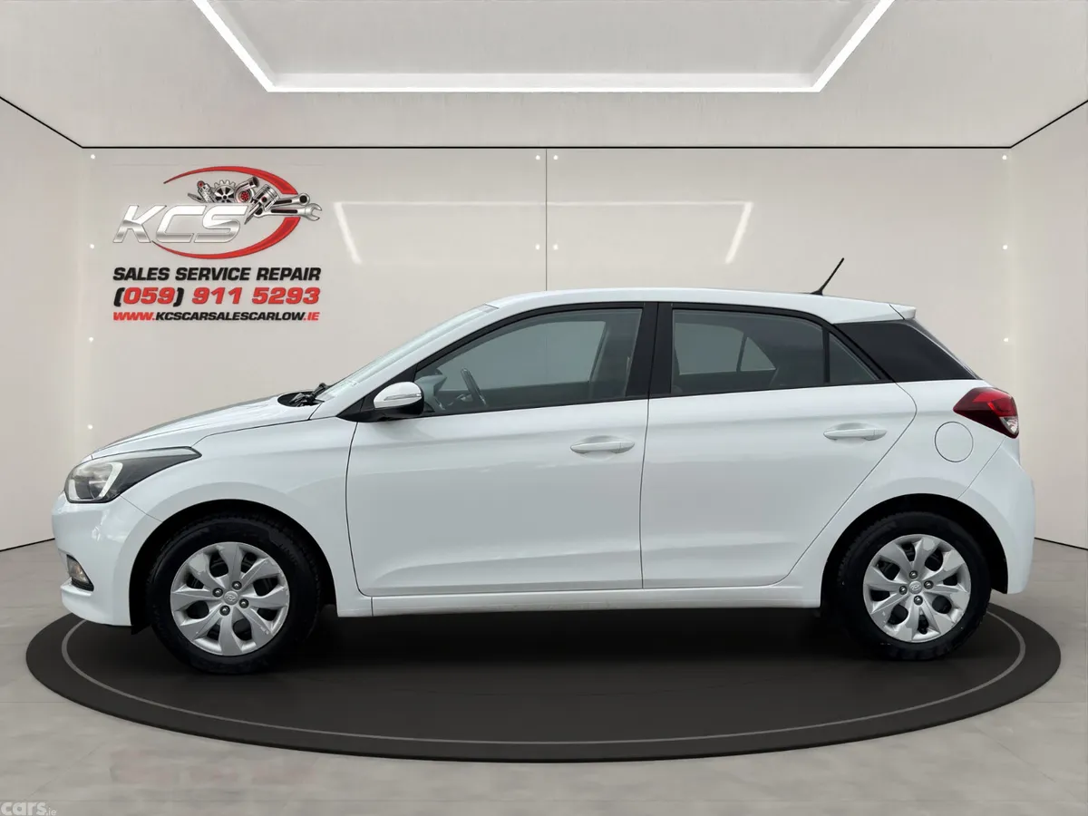 Hyundai i20 Hatchback, Petrol, 2017, White
