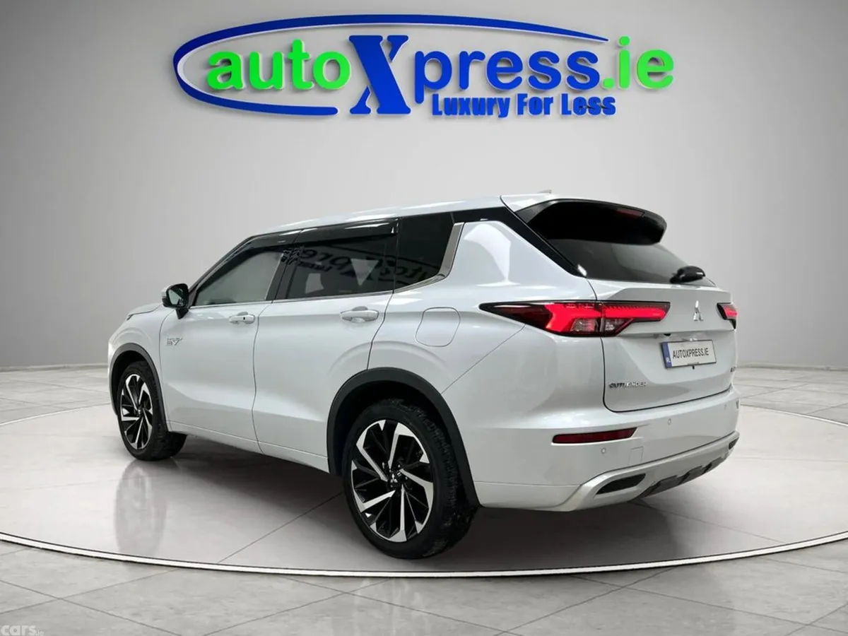 Mitsubishi Outlander SUV, Petrol Hybrid, 2023, White
