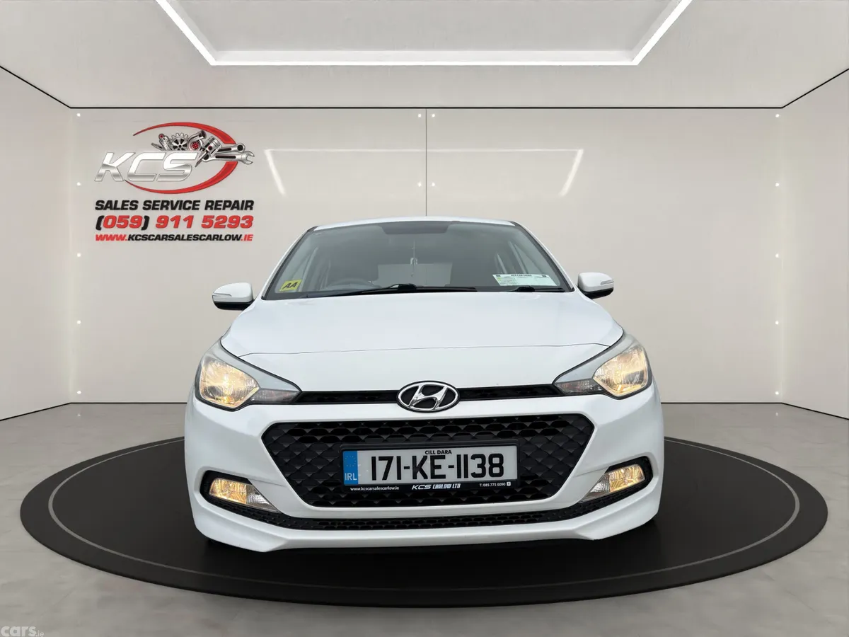 Hyundai i20 Hatchback, Petrol, 2017, White