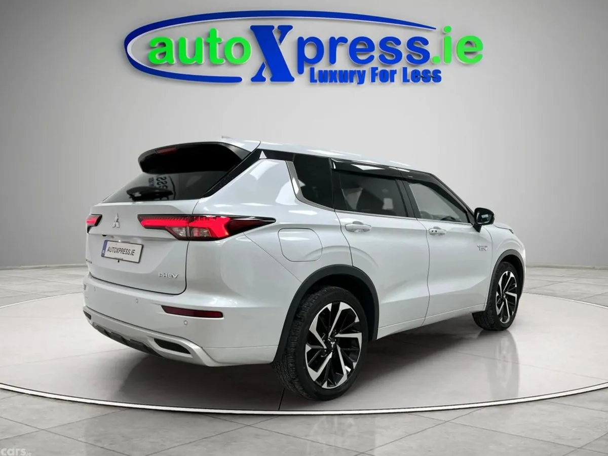 Mitsubishi Outlander SUV, Petrol Hybrid, 2023, White