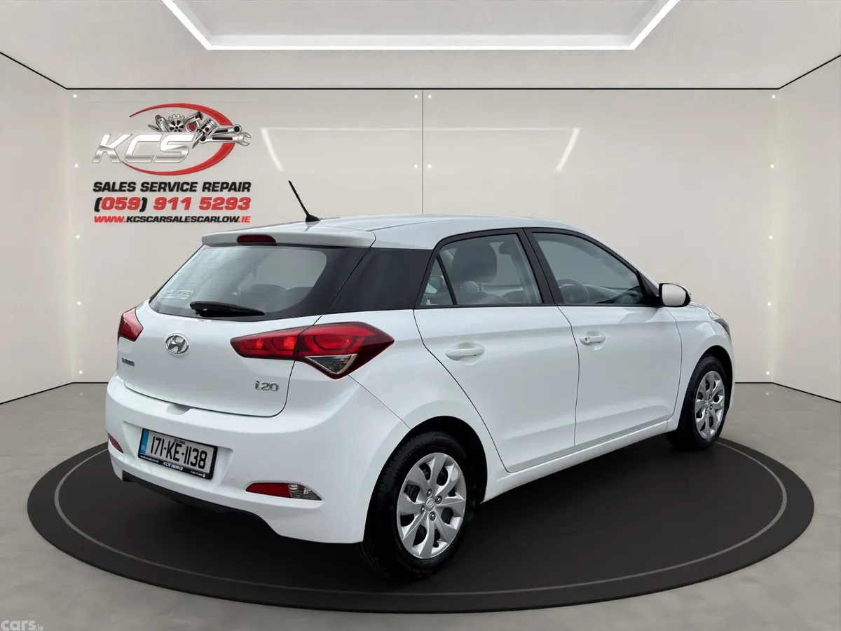 Hyundai i20 Hatchback, Petrol, 2017, White