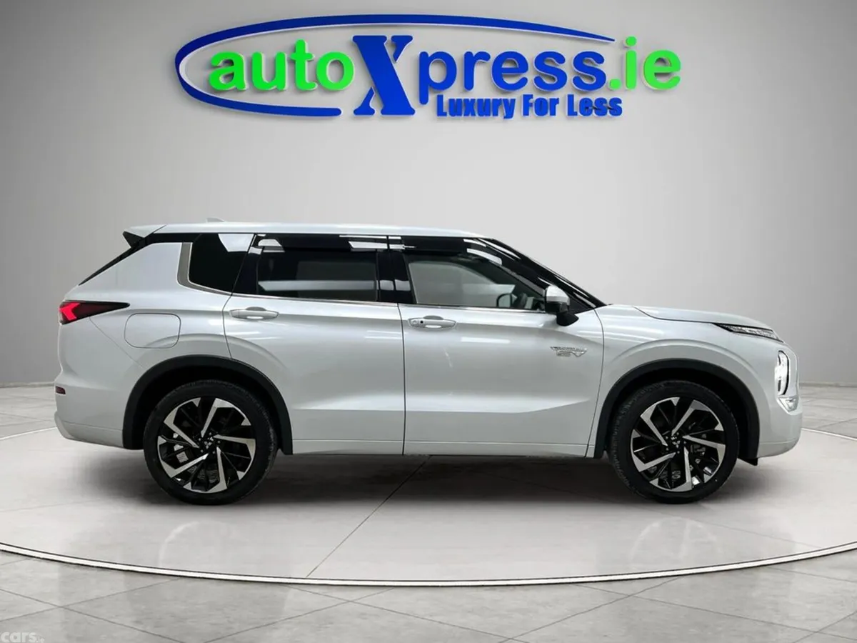Mitsubishi Outlander SUV, Petrol Hybrid, 2023, White