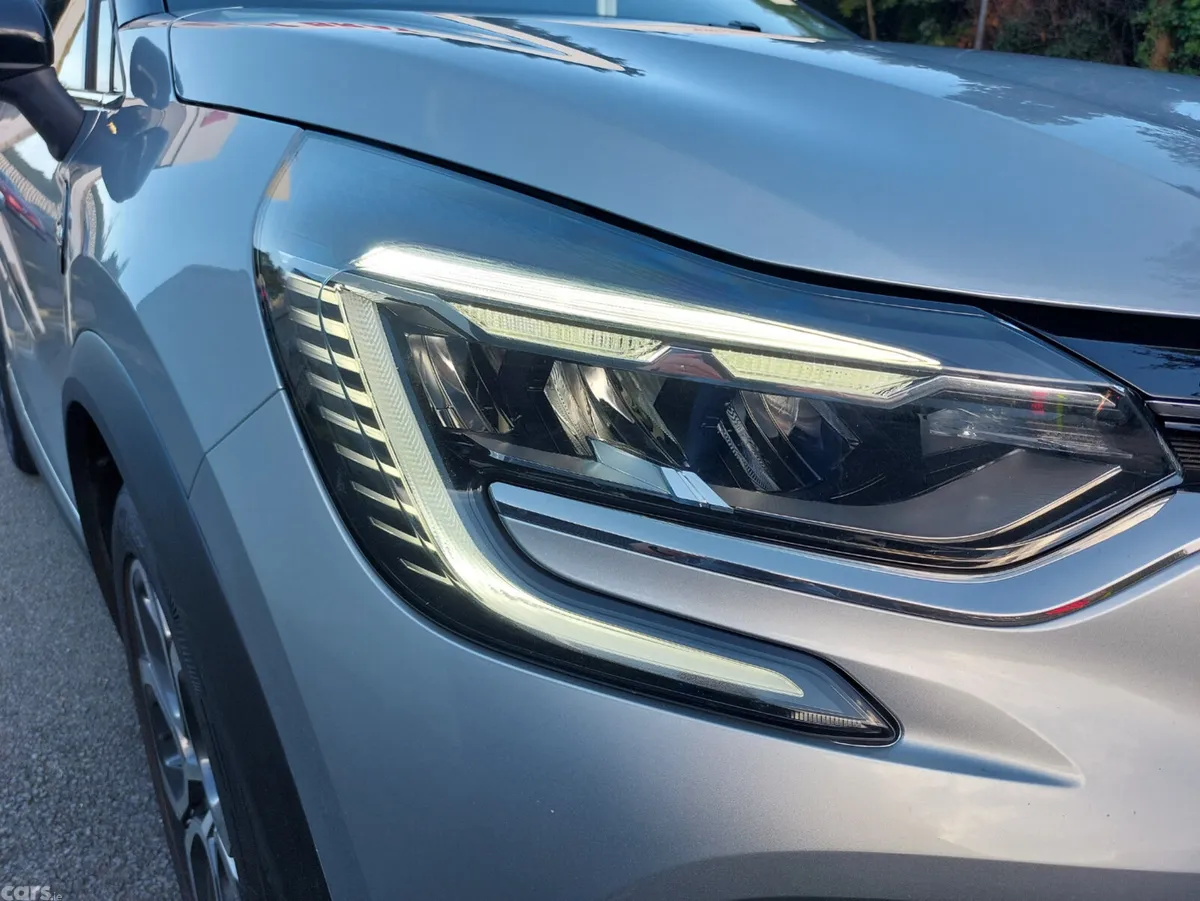 Renault Captur Hatchback, Petrol, 2023, Grey