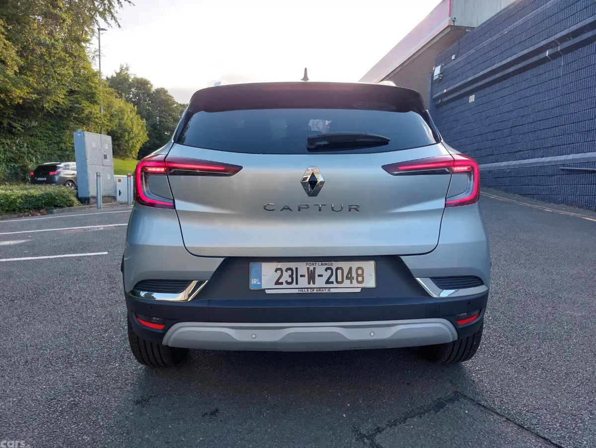 Renault Captur Hatchback, Petrol, 2023, Grey
