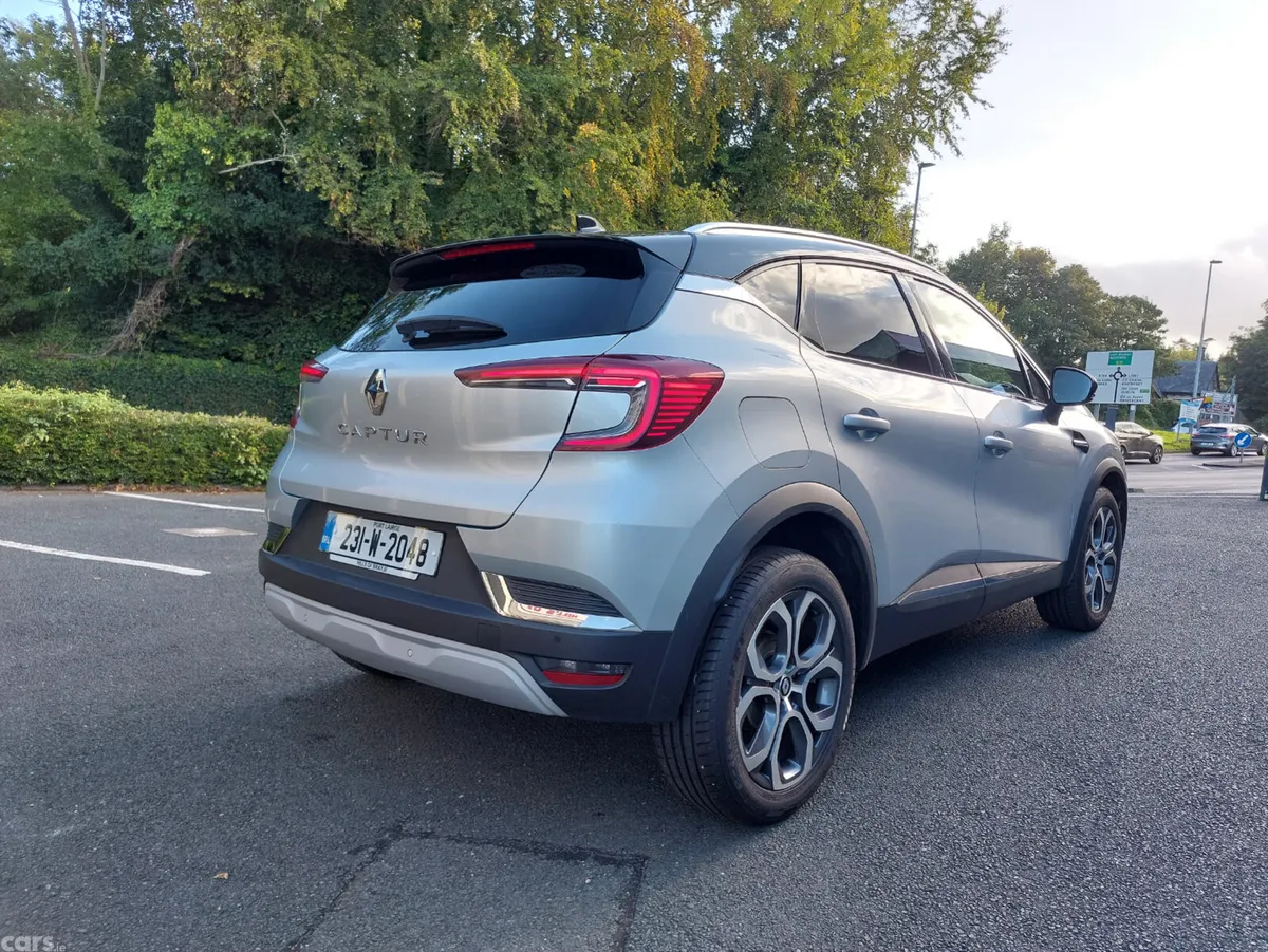 Renault Captur Hatchback, Petrol, 2023, Grey