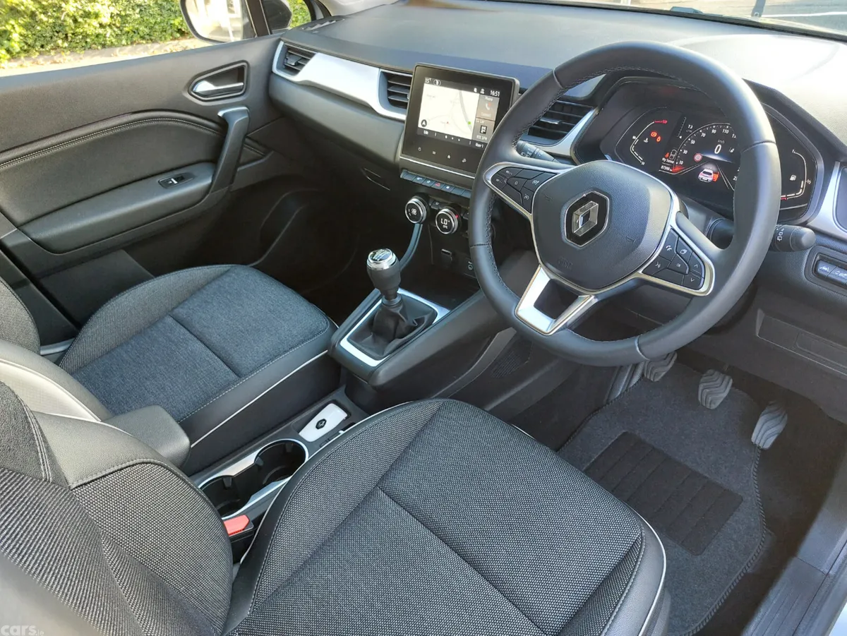 Renault Captur Hatchback, Petrol, 2023, Grey