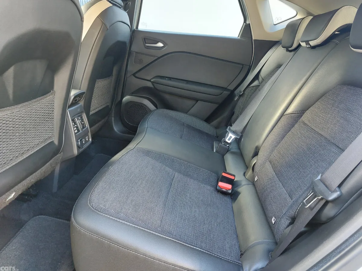 Renault Captur Hatchback, Petrol, 2023, Grey