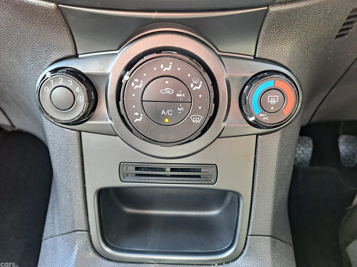 Ford Fiesta Hatchback, Petrol, 2017, Grey