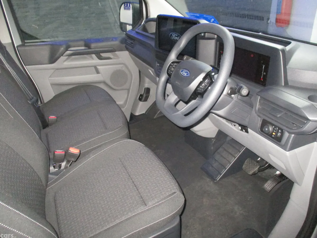 Ford Transit Custom MPV, Petrol Plug-in Hybrid, 2026, Grey