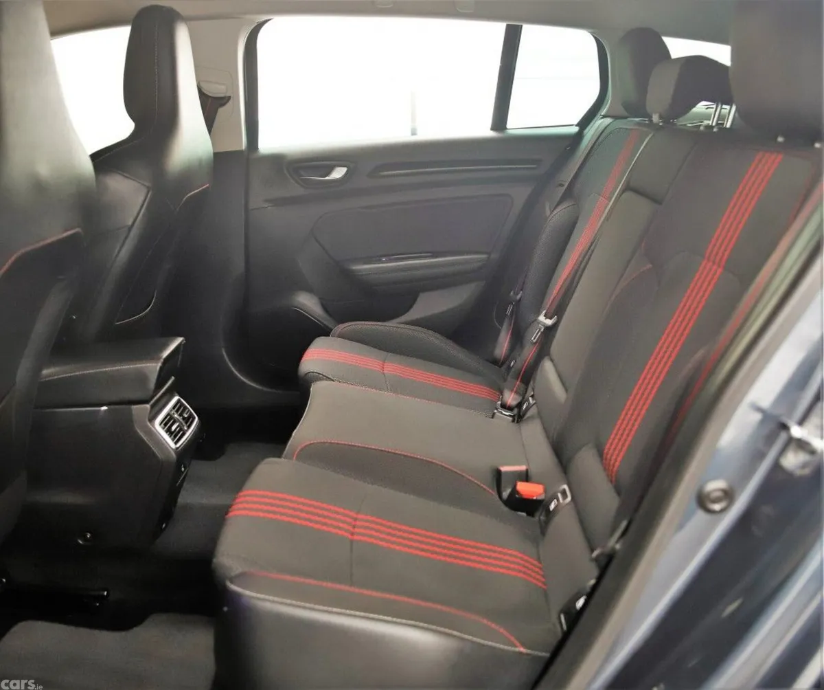 Renault Megane Estate, Petrol Plug-in Hybrid, 2022, Grey