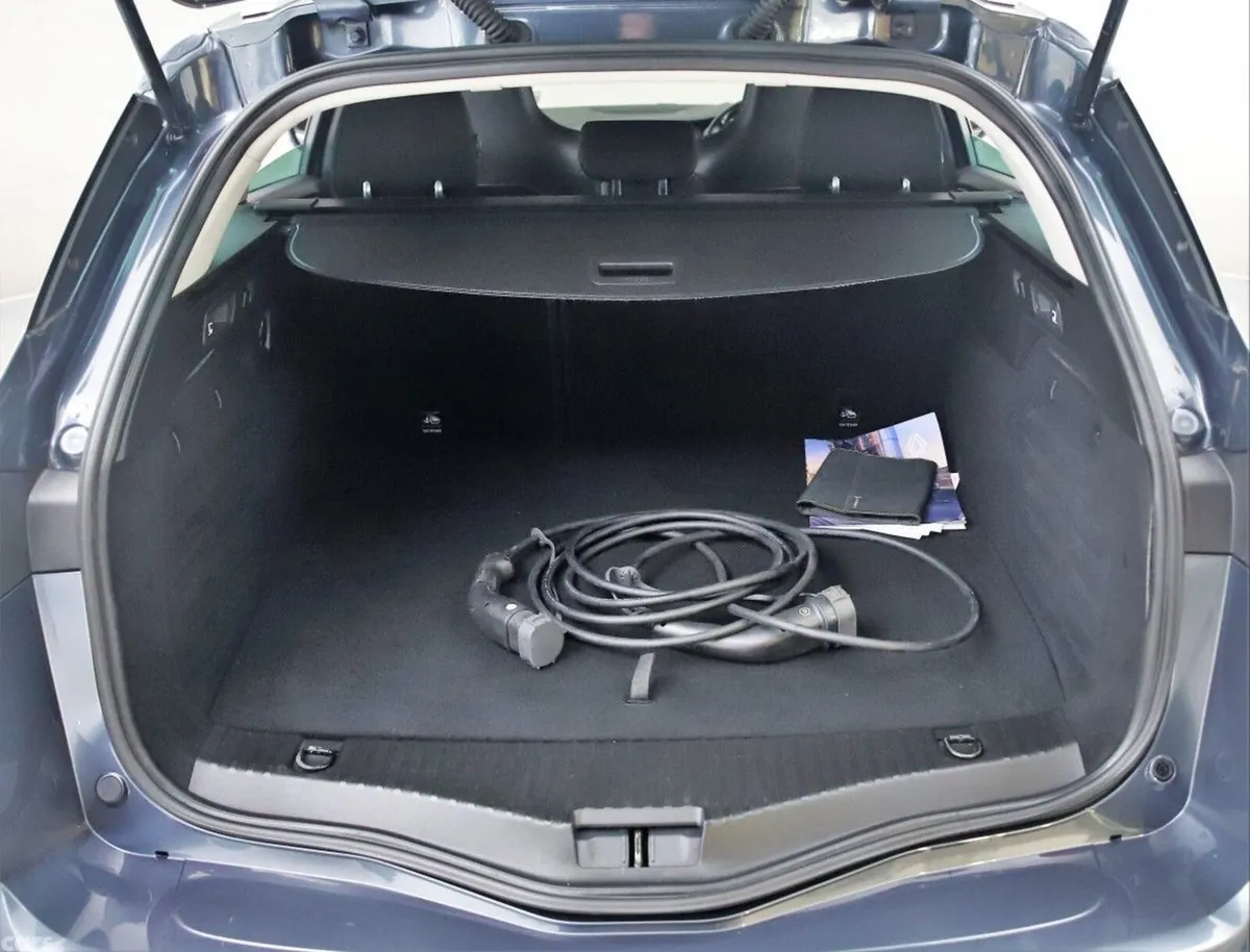 Renault Megane Estate, Petrol Plug-in Hybrid, 2022, Grey