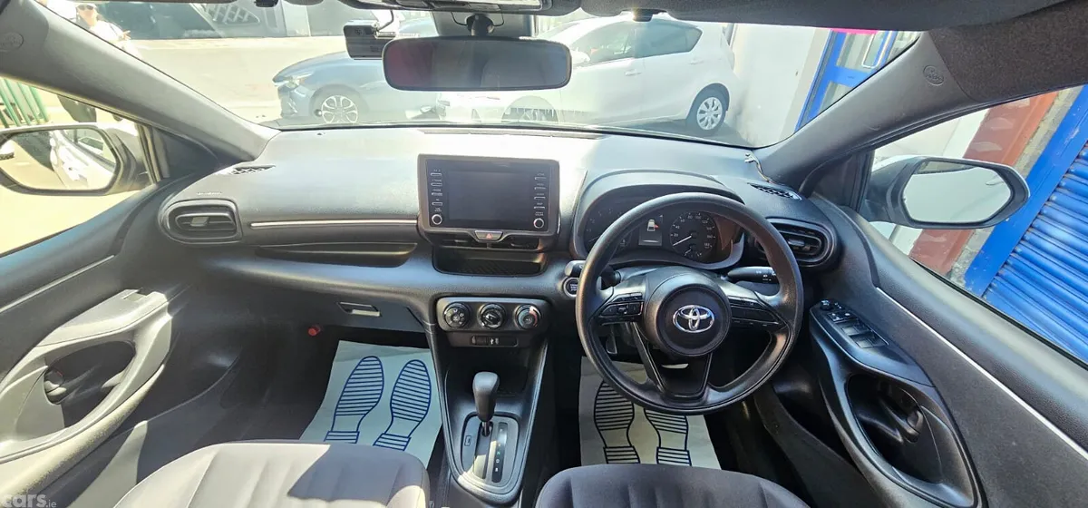 Toyota Yaris Hatchback, Petrol, 2021, White