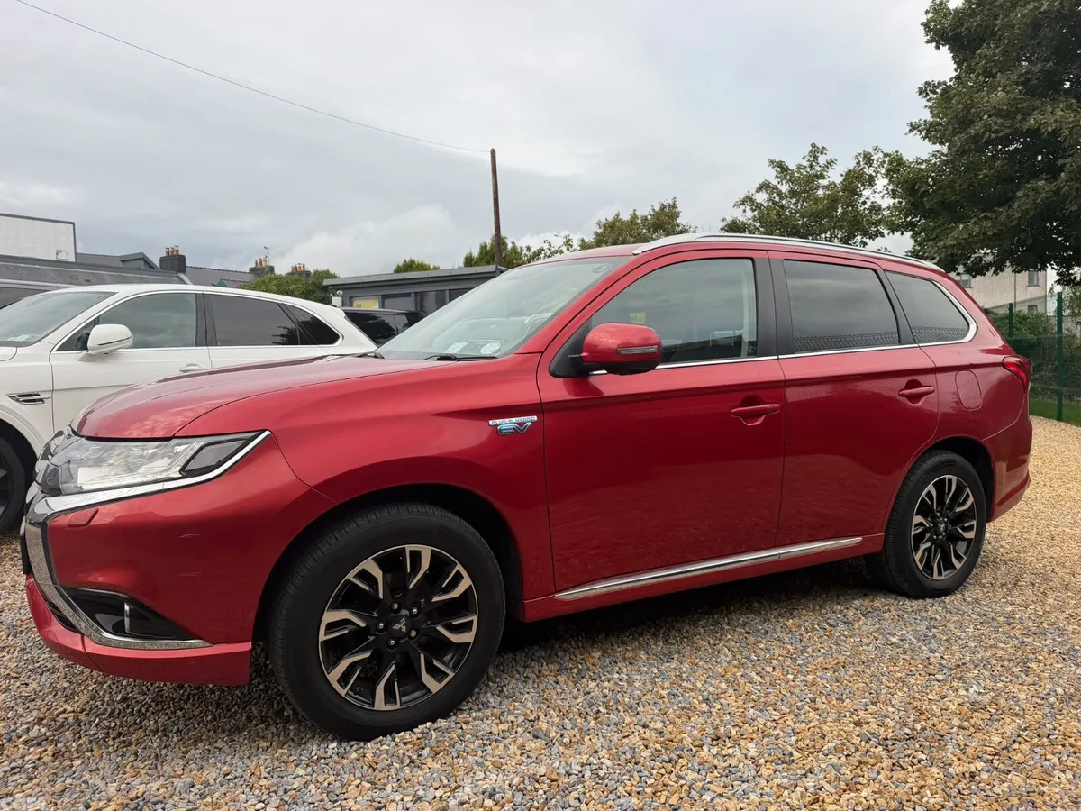 Mitsubishi Outlander SUV, Petrol Plug-in Hybrid, 2017, Red