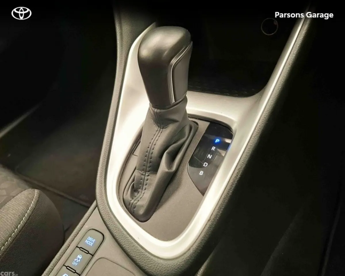 Toyota Yaris Hatchback, Petrol Hybrid, 2023, White
