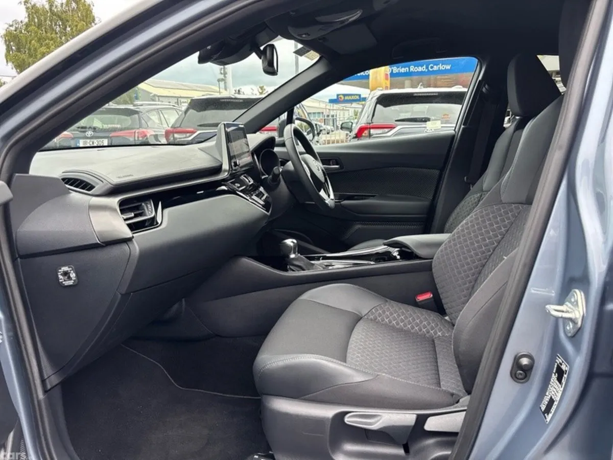 Toyota C-HR SUV, Petrol Hybrid, 2023, Grey