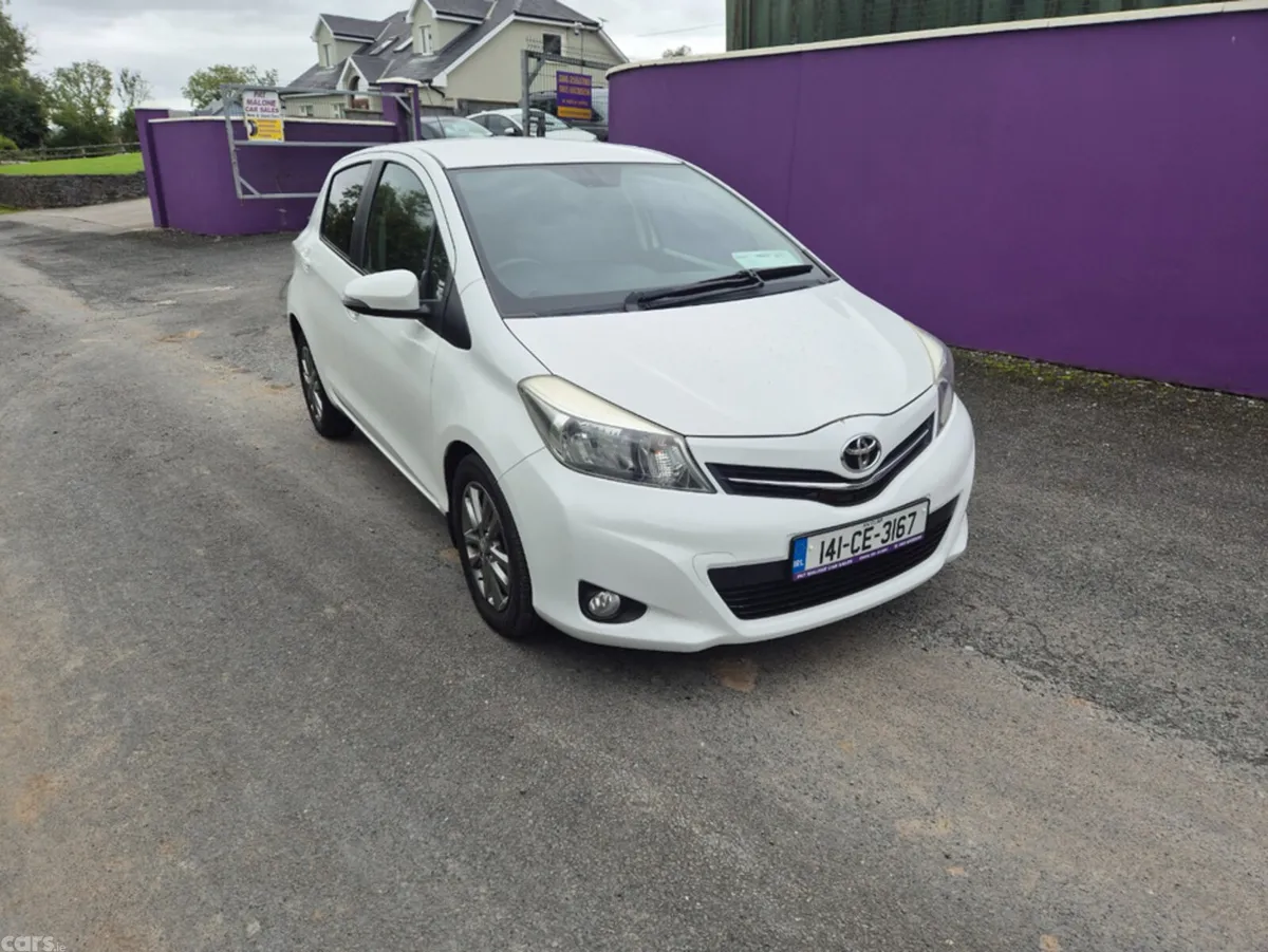 Toyota Yaris Hatchback, Petrol, 2014, White