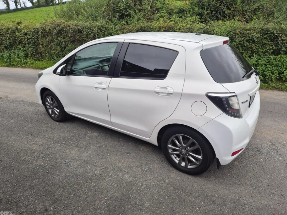 Toyota Yaris Hatchback, Petrol, 2014, White