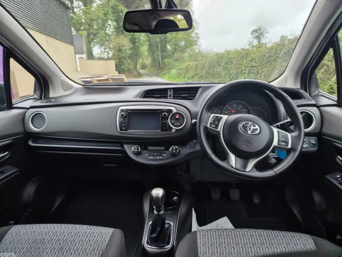 Toyota Yaris Hatchback, Petrol, 2014, White