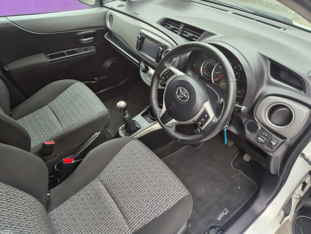 Toyota Yaris Hatchback, Petrol, 2014, White