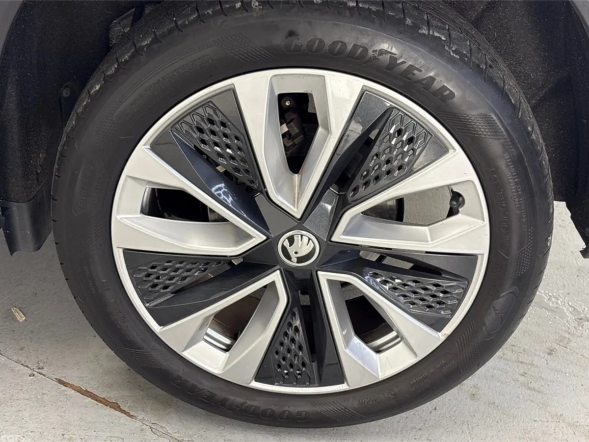Skoda Karoq SUV, Petrol, 2024, Grey