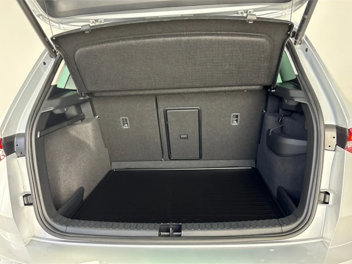 Skoda Karoq SUV, Petrol, 2024, Grey