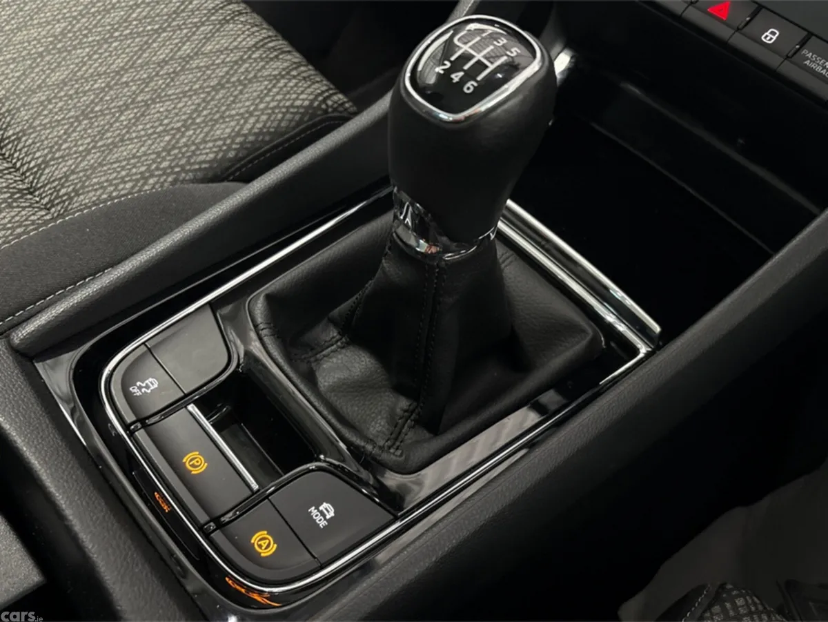 Skoda Karoq SUV, Petrol, 2024, Grey
