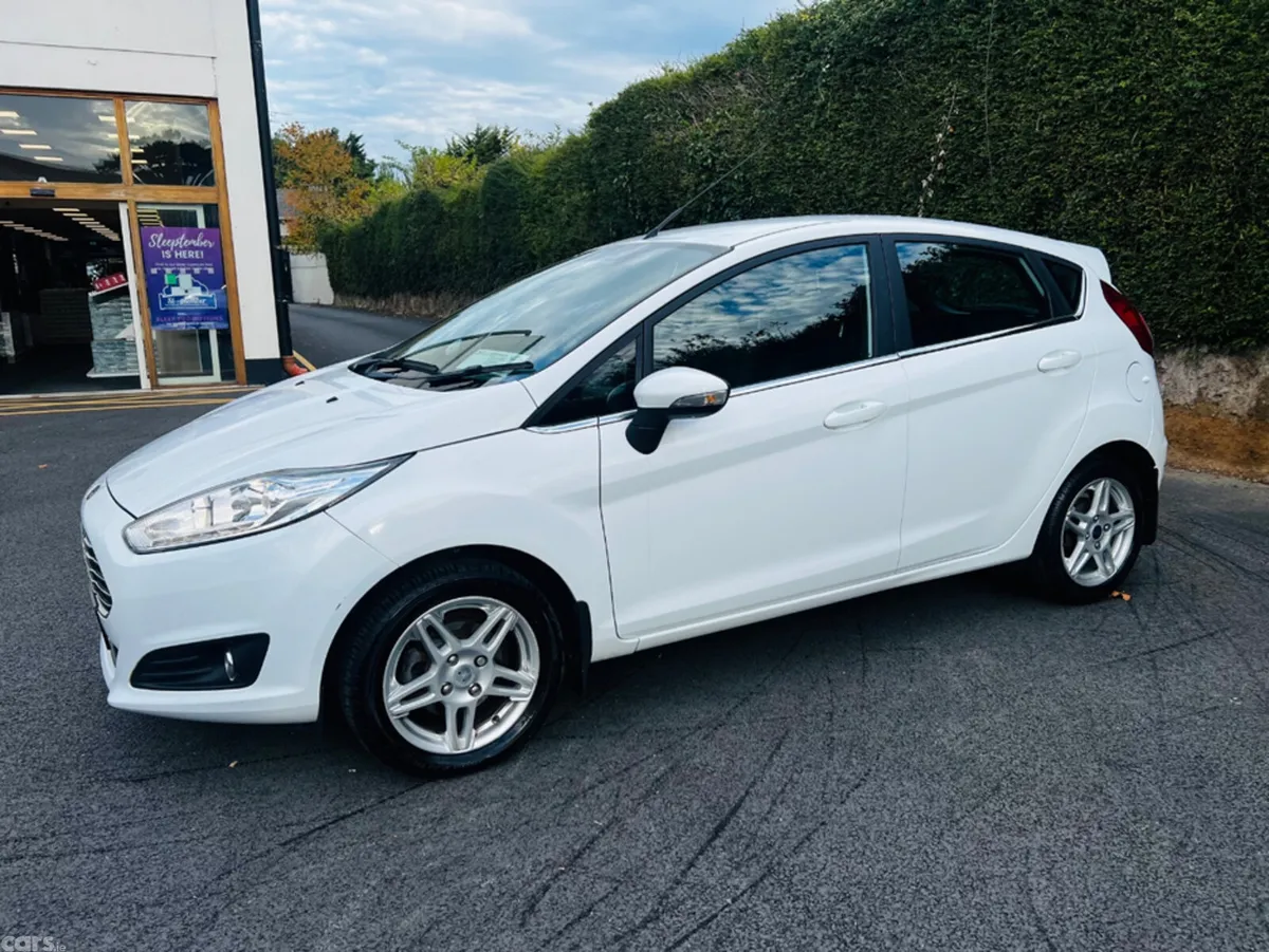 Ford Fiesta Hatchback, Petrol, 2015, White