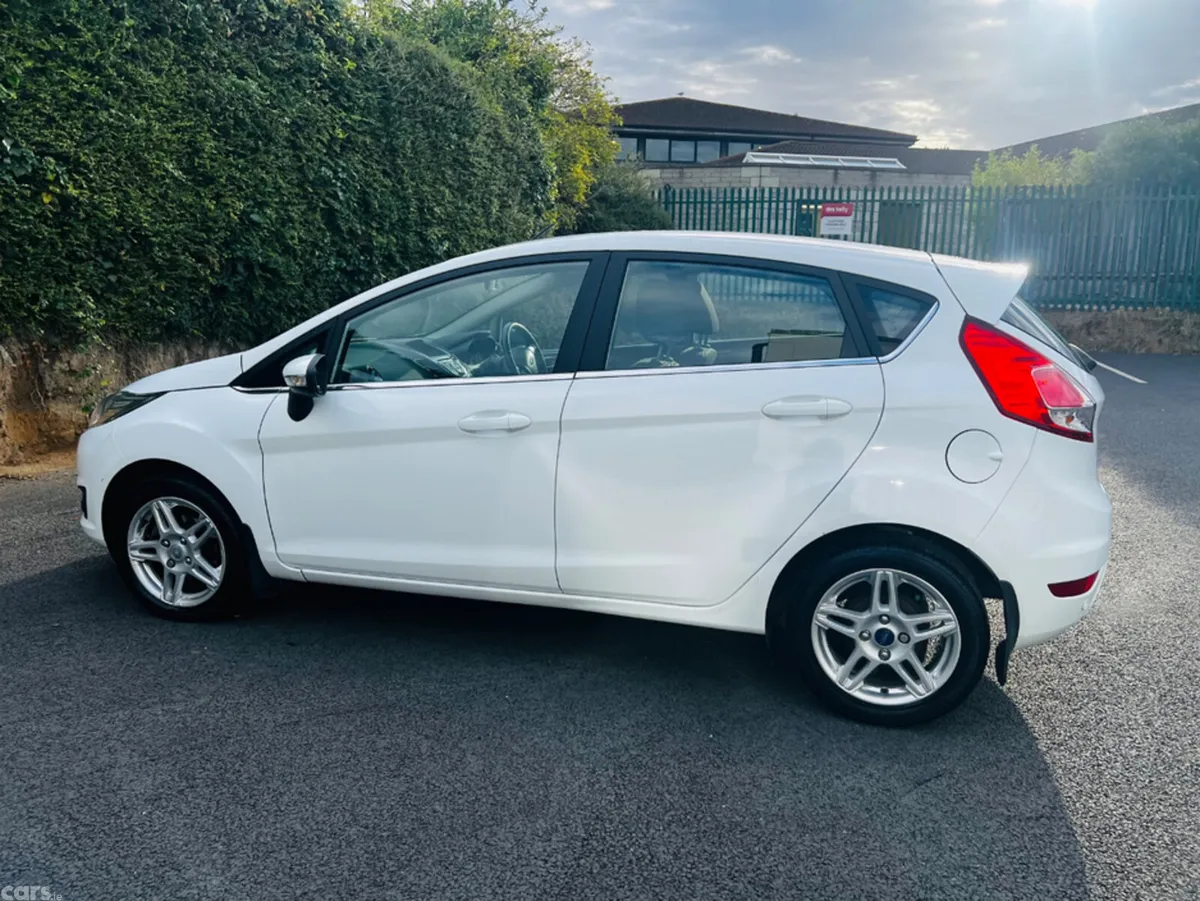 Ford Fiesta Hatchback, Petrol, 2015, White