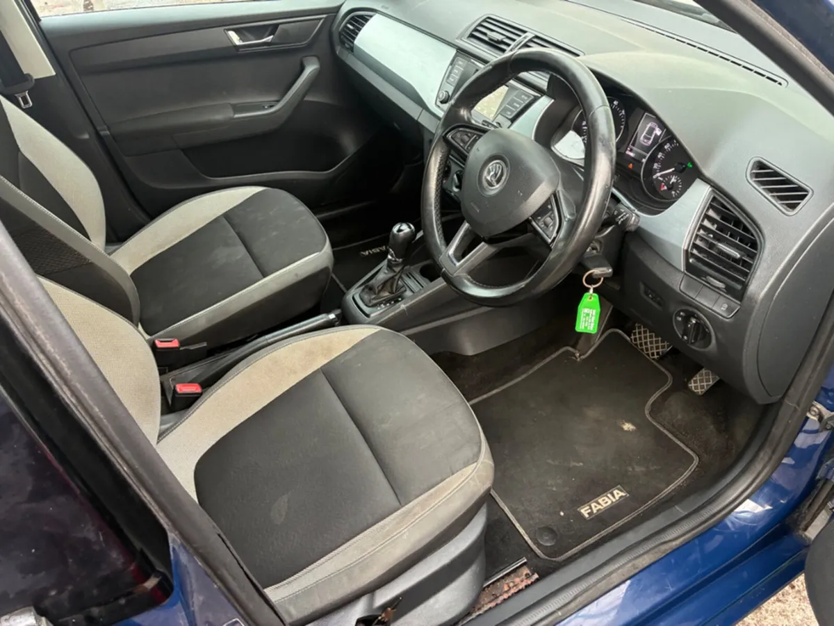 Skoda Fabia Hatchback, Petrol, 2015, Blue