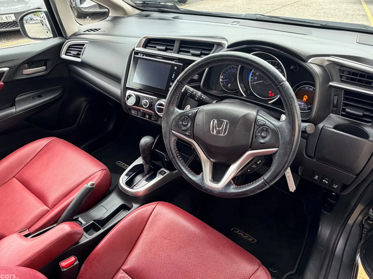 Honda Jazz Hatchback, Petrol, 2019, Grey