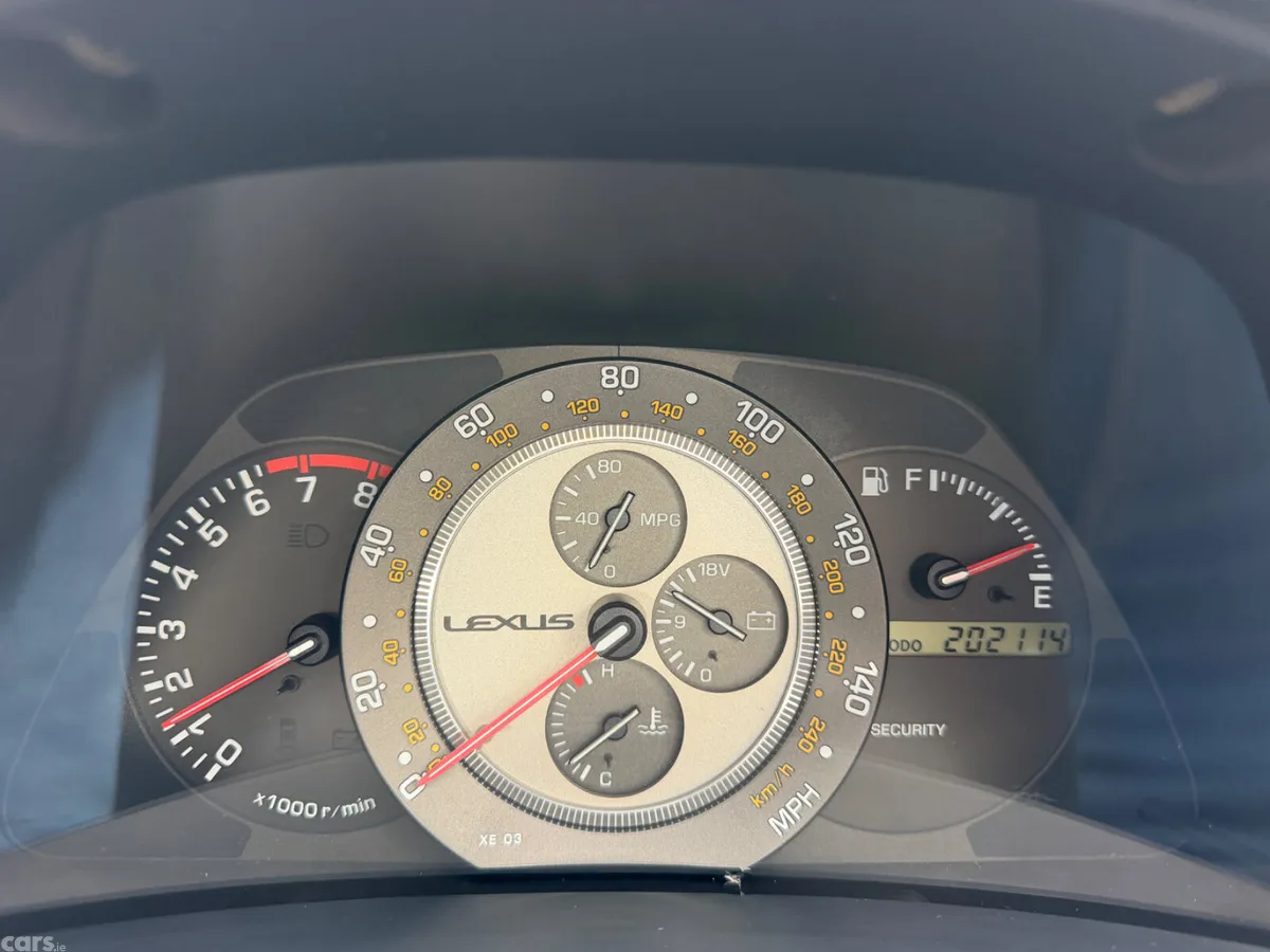 Lexus IS Saloon, Petrol, 2002, Silver