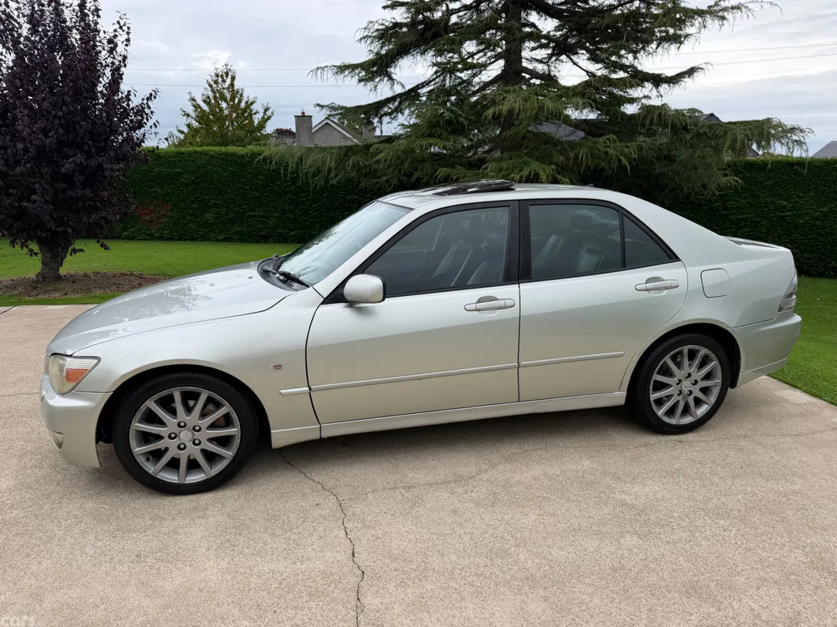 Lexus IS Saloon, Petrol, 2002, Silver
