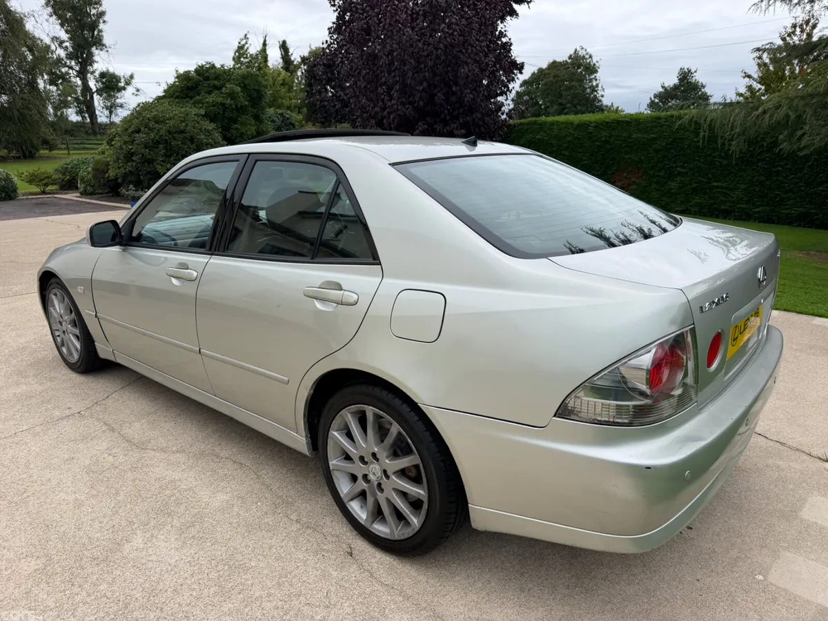 Lexus IS Saloon, Petrol, 2002, Silver
