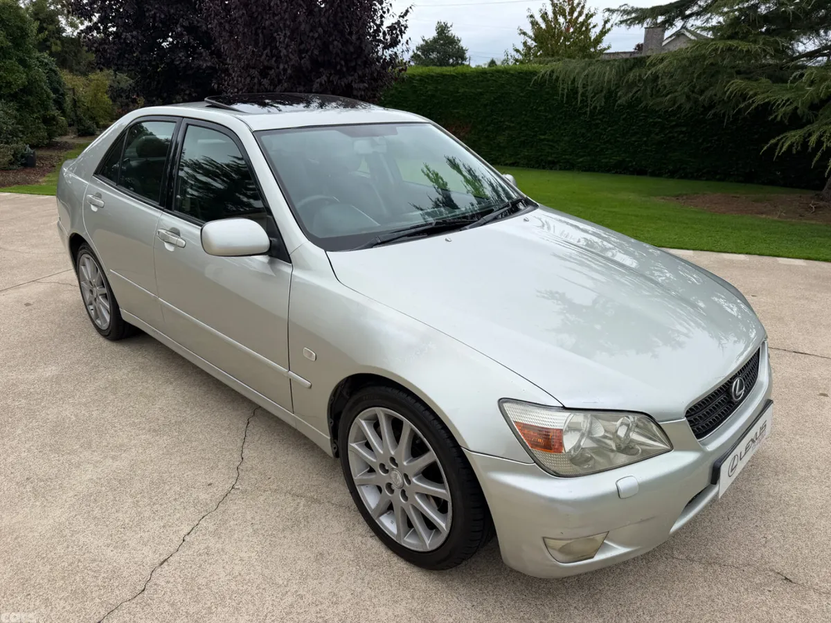 Lexus IS Saloon, Petrol, 2002, Silver