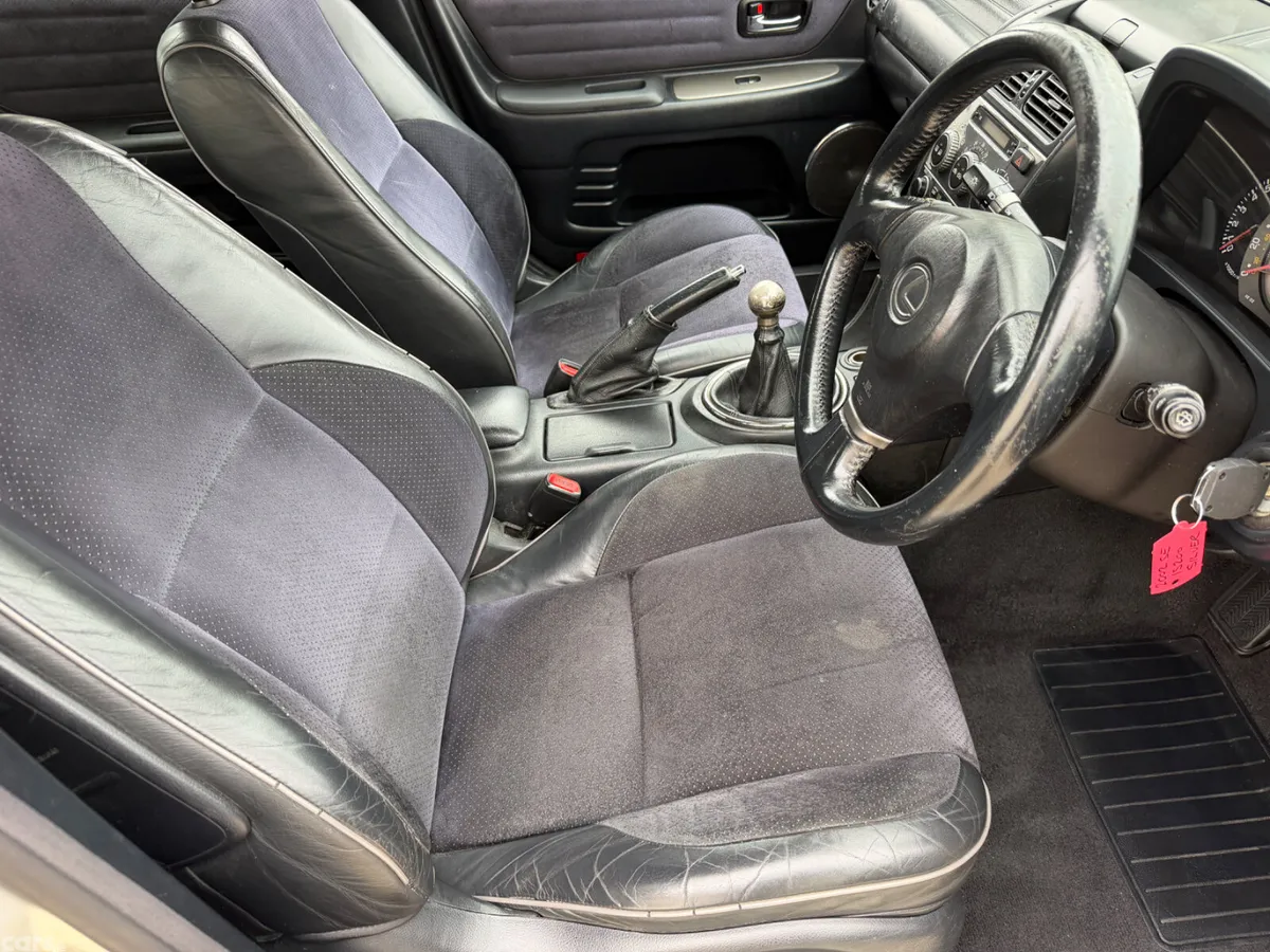 Lexus IS Saloon, Petrol, 2002, Silver