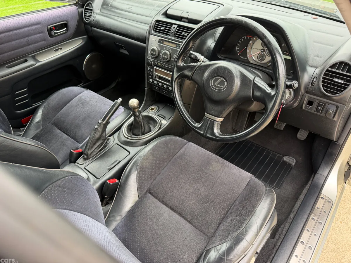 Lexus IS Saloon, Petrol, 2002, Silver