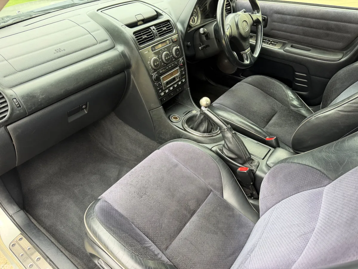 Lexus IS Saloon, Petrol, 2002, Silver