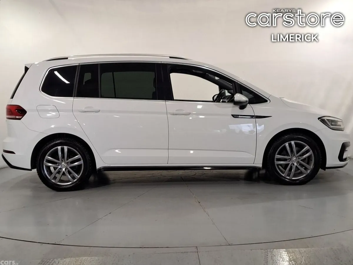 Volkswagen Touran MPV, Petrol, 2017, White