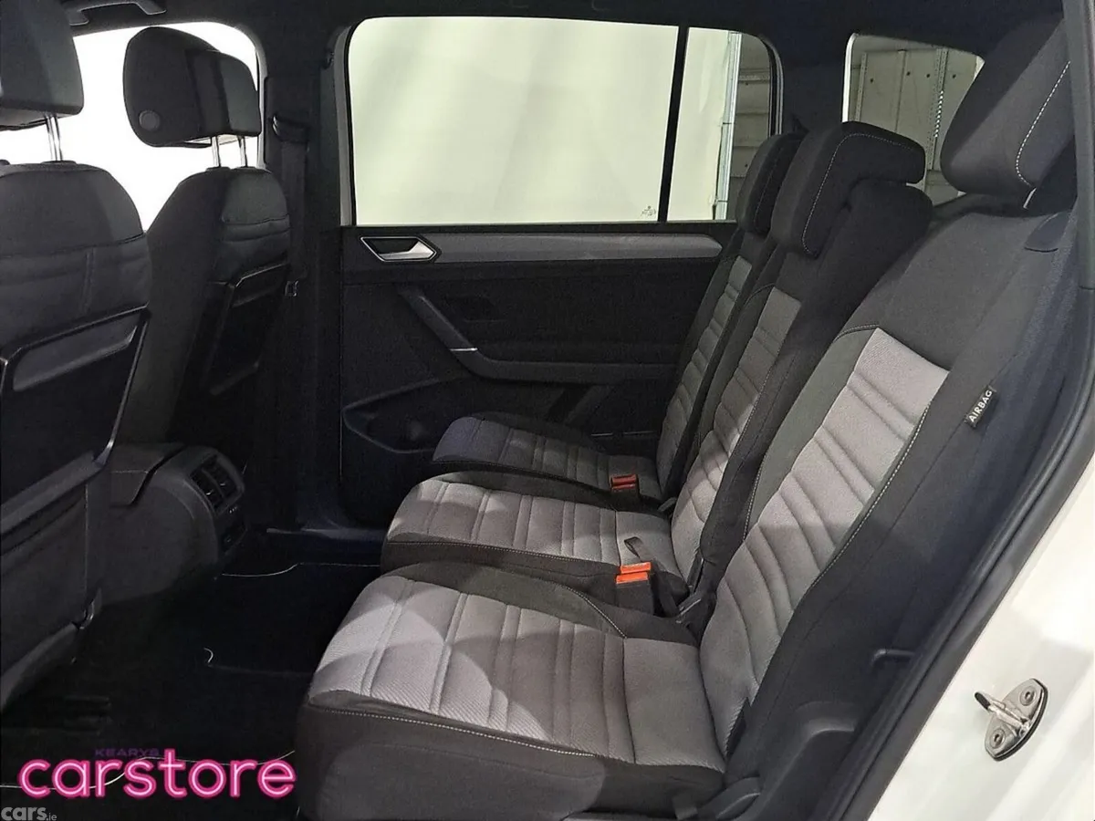 Volkswagen Touran MPV, Petrol, 2017, White