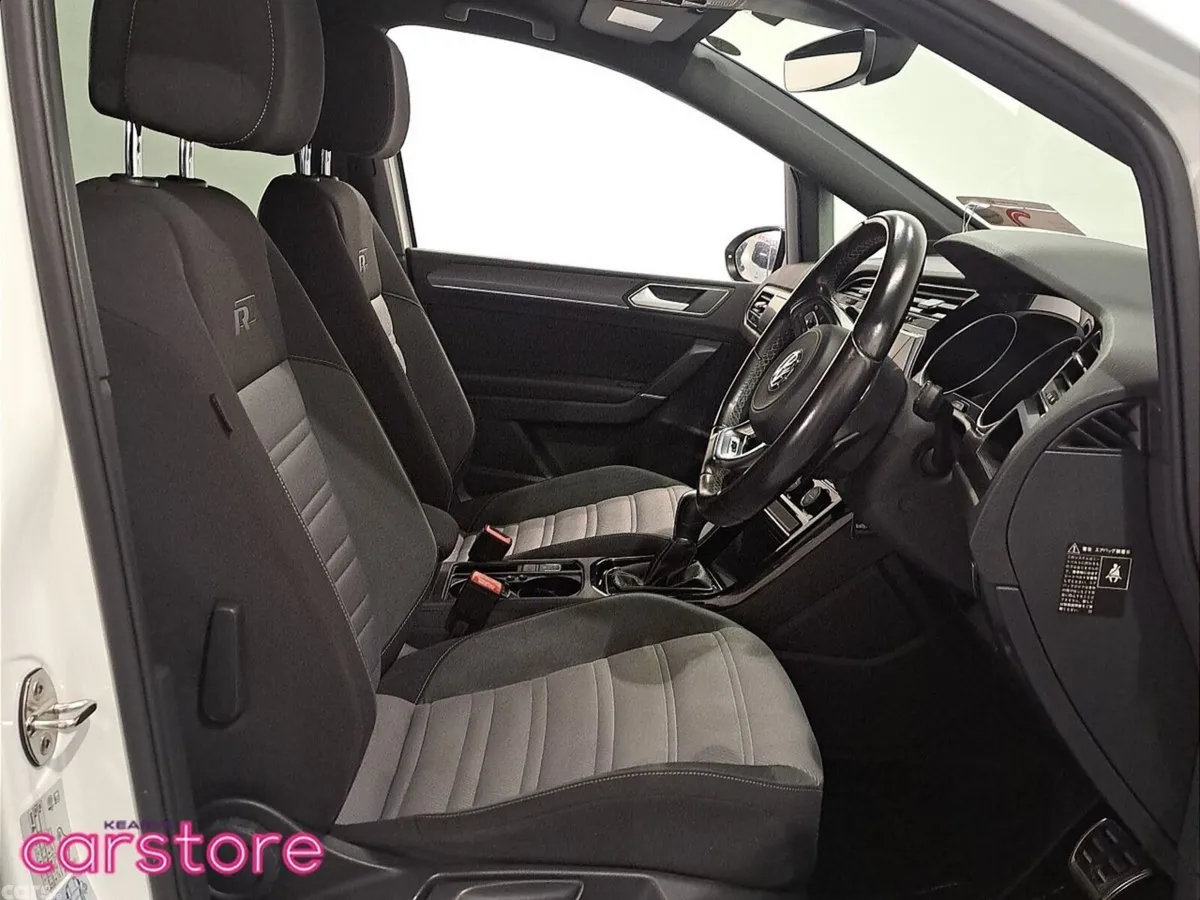 Volkswagen Touran MPV, Petrol, 2017, White