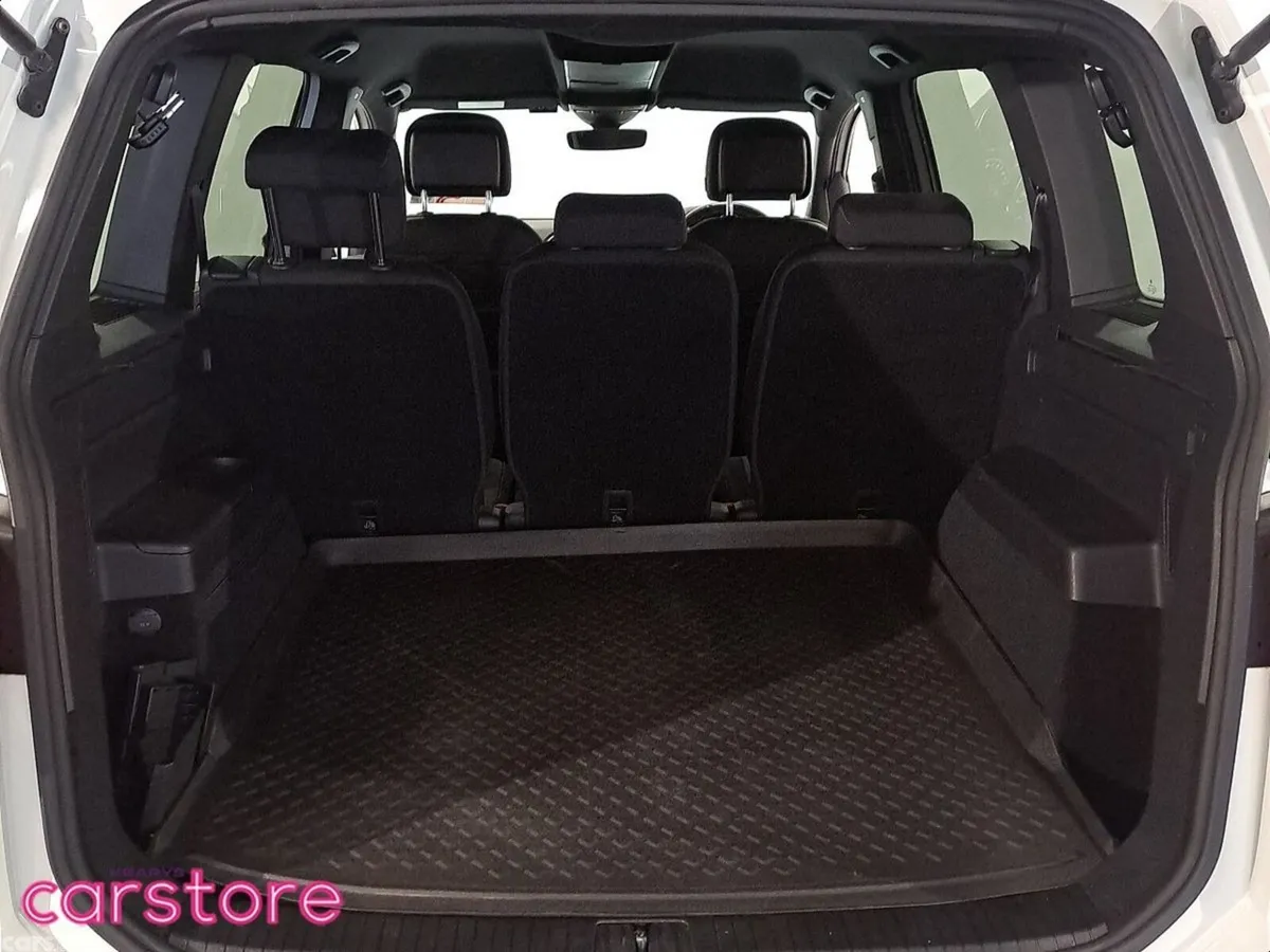 Volkswagen Touran MPV, Petrol, 2017, White