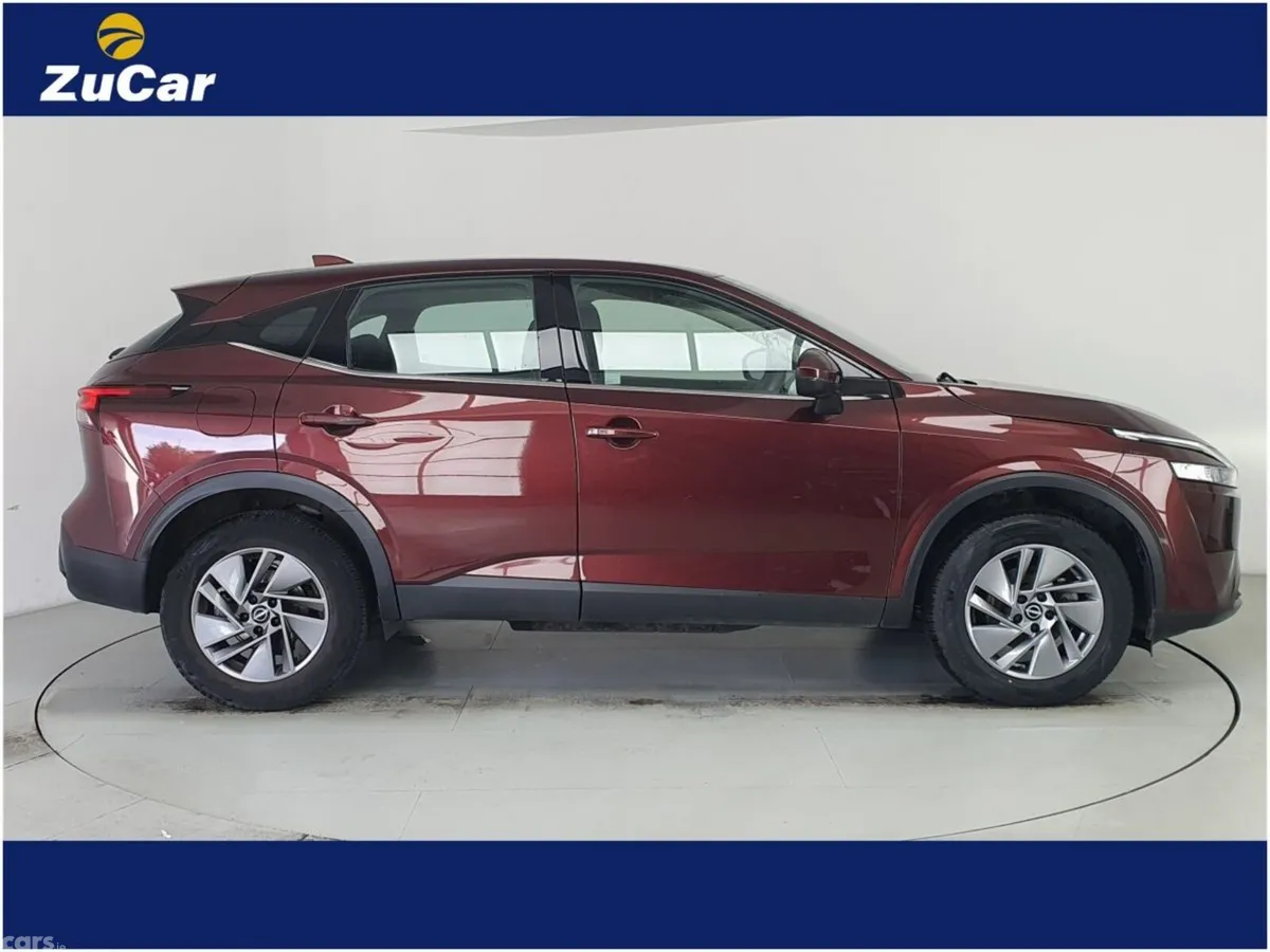 Nissan Qashqai MPV, Petrol, 2024, Red