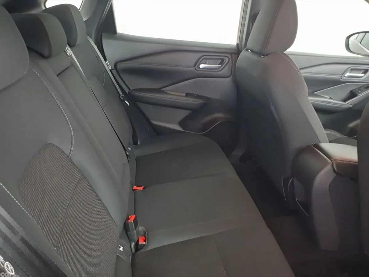 Nissan Qashqai MPV, Petrol, 2024, Red