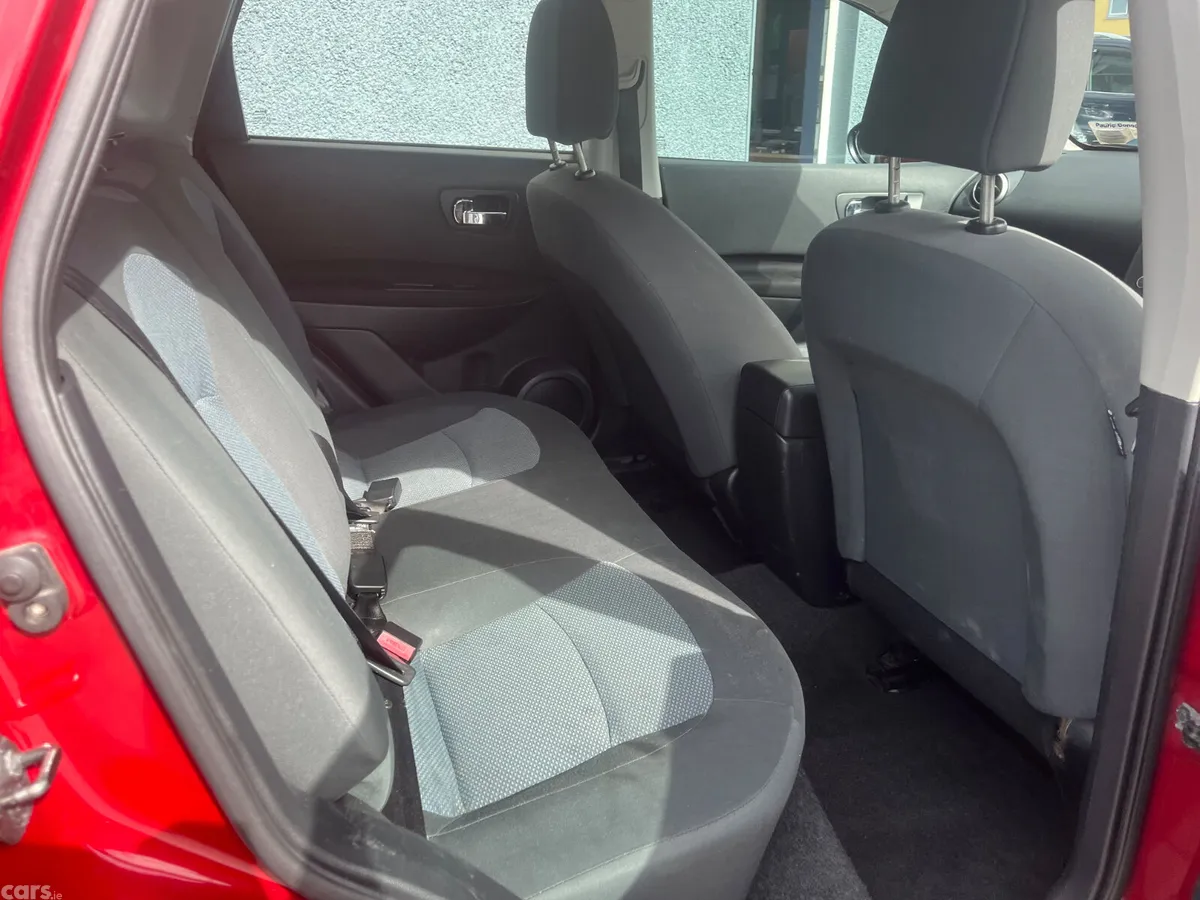 Nissan Qashqai MPV, Diesel, 2013, Red