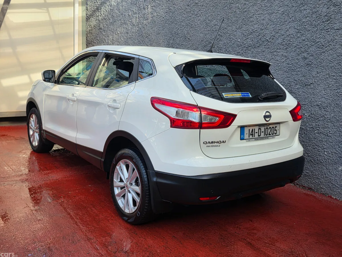 Nissan Qashqai Hatchback, Petrol, 2014, White