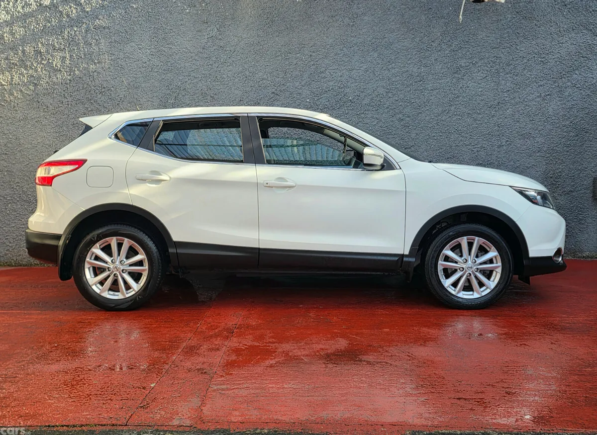 Nissan Qashqai Hatchback, Petrol, 2014, White